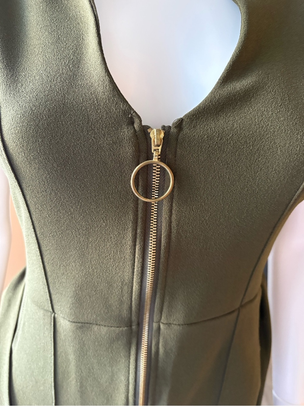 Stunning olive green sleeveless dress with a modern, edgy touch - Picture 3 of 8